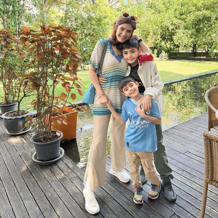 <p>Quenzino sendiri lahir pada 19 September 2013 dan akan genap berusia 12 tahun. Sementara itu, Si Kecil Zenecka lahir pada 25 September 2018 dan akan genap berusia tujuh tahun. (Foto: Instagram: @carissa_putri)</p>
