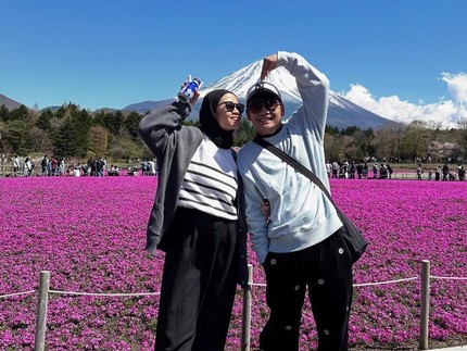 5 Potret Alca Istri Bintang Emon Babymoon ke Jepang saat Hamil Anak Pertama