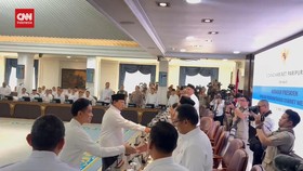 VIDEO: Kepala PCO Hasan Nasbi Hadir dalam Sidang Kabinet Prabowo