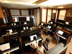 104 Pianis Muda Mainkan 100 Piano Bawakan Lagu Kartini