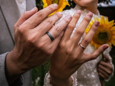 img-title Resmi Nikah, Profil Shadu Rasjidi Suami Komika Aci Resti yang Ternyata Anak Band