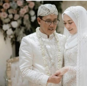 Bukan Orang Sembarangan, 7 Foto Suami Baru Anne Ratna Eks Istri Dedi Mulyadi Gubernur Jabar