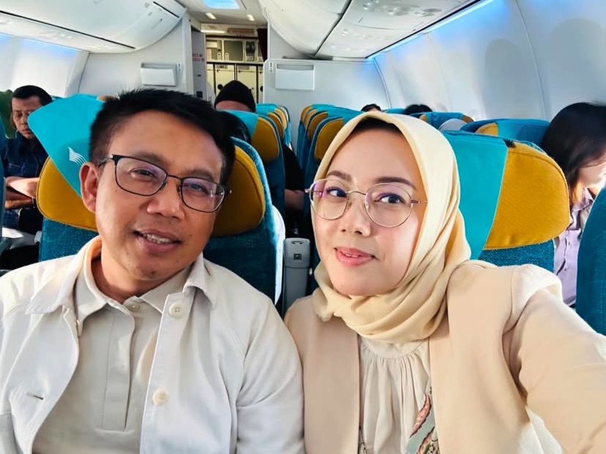 Anne Ratna Mustika dan Suami