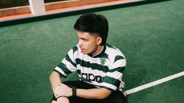 Salat di Depan Toko di China, Atta Halilintar Tuai Cibiran