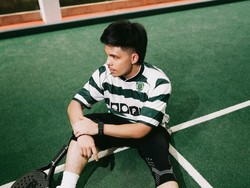 Salat di Depan Toko di China, Atta Halilintar Tuai Cibiran