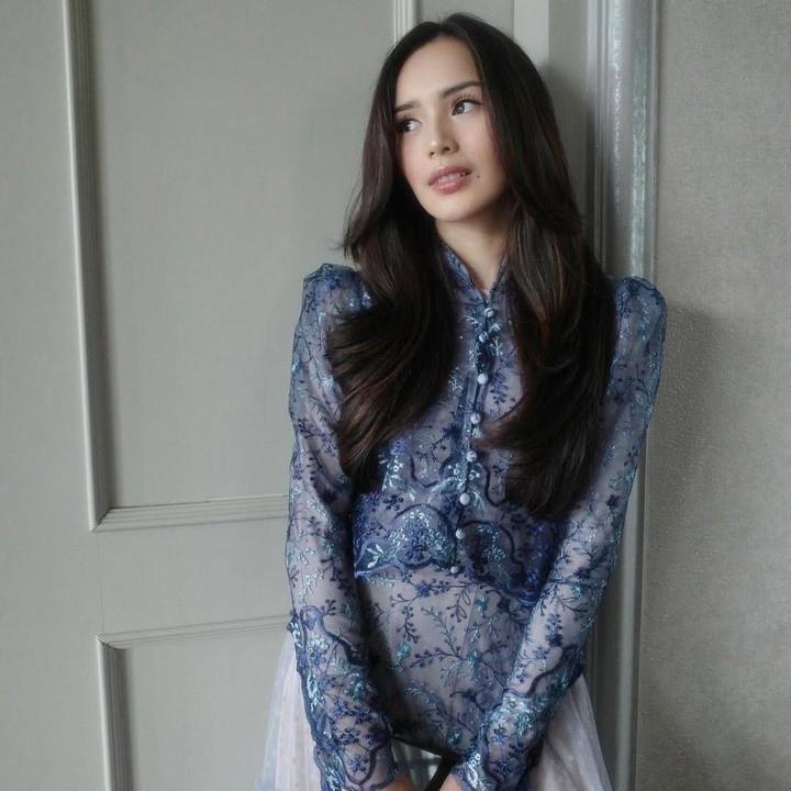 <p>Perempuan 22 tahun ini juga sering membagikan potret OOTD-nya di laman Instagram. Meski dengan gaya yang berbeda-beda, Beby selalu tampak anggun. (Foto: Instagram: @bebytsabina)</p>