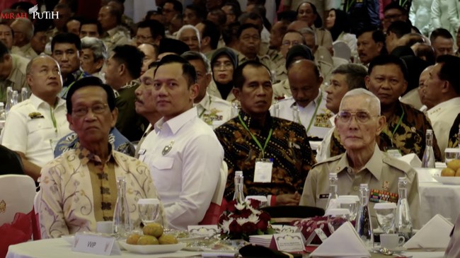 Presiden Prabowo Subianto, mantan Wapres Try Sutrisno, pensiunan jenderal lainnya hadir di halalbihalal Purnawirawan TNI AD.