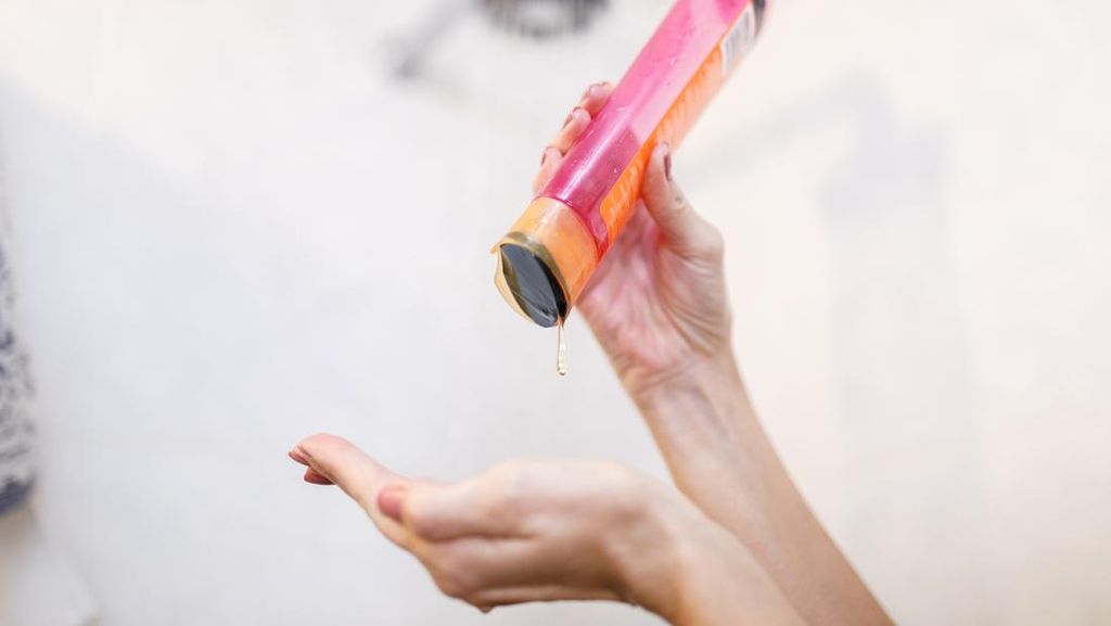 Tak Cuma Rambut, 7 Hal Ini Bisa Dibersihkan Sampo Juga, Lho!