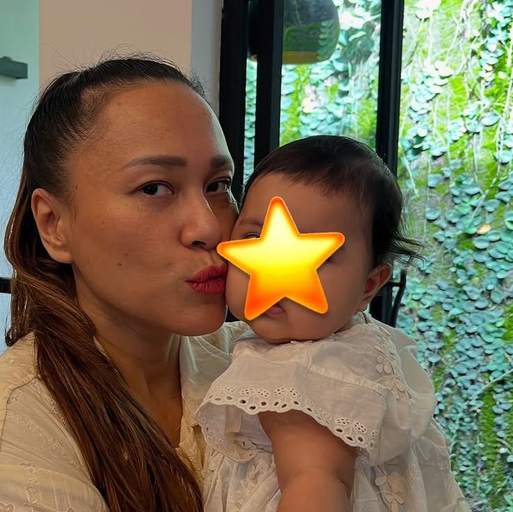<p>Inong Ayu istri dari aktor Abimana Aryasaty juga hamil lagi anak kelima saat keempat anaknya sudah remaja. Bahkan si sulung Belva Ugraha kala itu sudah berusia 23 tahun. Inong melahirkan anak kelima berjenis kelamin perempuan pada 29 September 2024.(Foto: @inong_ayu).</p>