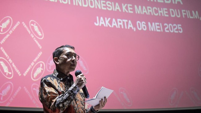 Menteri Kebudayan Fadli Zon mengatakan penulisan ulang sejarah yang sedang digodok akan turut mengubah terkait sejarah penjajahan Indonesia oleh Belanda.