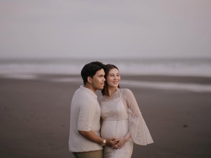 Maternity Shoot Kehamilan Pertama Aaliyah Massaid di Pantai, Intip 5 Potretnya