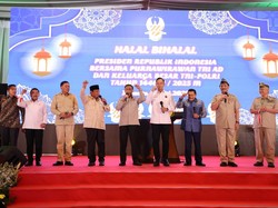 Momen Prabowo Minta AHY Pimpin Hymne Taruna di Halalbihalal Purnawirawan