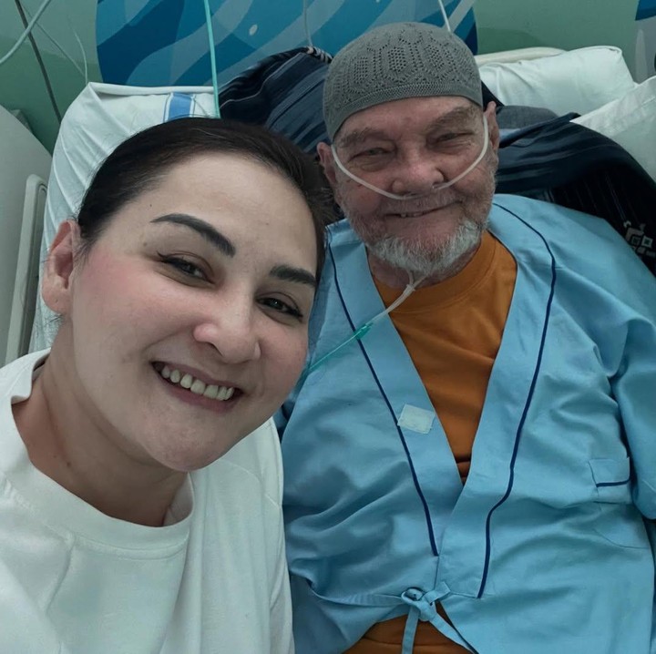 <p>Ditinggalkan orang tersayang tentu bukan hal mudah. Hal inilah yang tengah dirasakan aktris Mona Ratuliu setelah kehilangan sosok sang ayah, Albert F Ratuliu, yang meninggal pada Kamis (1/5/2025). (Foto: Instagram@monaratuliu)</p>