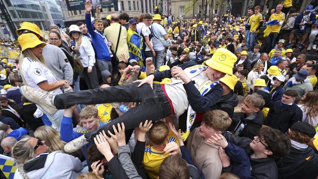 FOTO: Kemeriahan Pesta Leeds, Ada Pemain Keturunan Indonesia