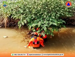 Warga Bekasi Barat Digegerkan Penemuan Jasad Bayi di Kali Cakung
