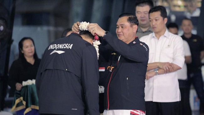 Ketua PBSI Pasang Target Indonesia Juara Piala Thomas dan Sudirman Cup Ketua PP PBSI Muhammad Fadil Imran memasang target Indonesia bisa juara Thomas Cup dan Sudirman Cup dalam periode kepengurusannya.