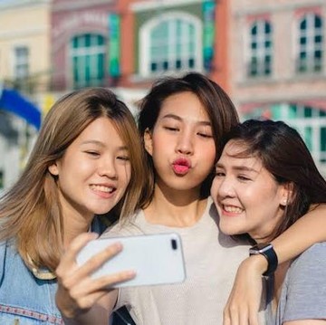 4 Alasan Kenapa Persahabatan 3 Orang Bisa Berujung Toxic