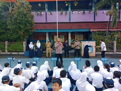Marak Tawuran di Jaktim, Polisi Turun ke Sekolah Beri Penyuluhan