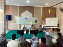 Polisi Ajak Santri di Probolinggo Ciptakan Keselamatan Lalu Lintas