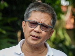 Di Depan Para Jenderal, Rocky Gerung Puji Cara Kapolda Riau Hadapi Pendemo