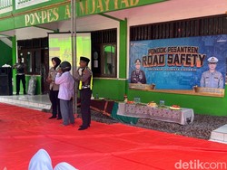 Satlantas Polresta Sidoarjo Sosialisasi Road Safety ke Santri
