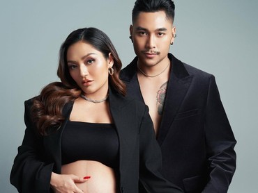 img-title Lahirkan Anak Perempuan Kedua, Siti Badriah Sempat Tak Percaya Diri Saat Hamil
