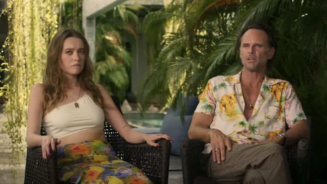 Pemeran Chelsea dan Rick dalam The White Lotus 3 saling hindar di Met Gala 2025 usai rumor keduanya ribut saat syuting jadi pembahasan.