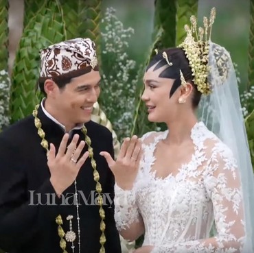 Didebat Luna Maya, Ini Beda Makna Pakai Cincin Kawin di Jari Manis Tangan Kanan dan Kiri
