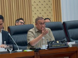 Andre Rosiade Minta Garuda Buka Lagi Penerbangan Umrah Langsung dari Padang