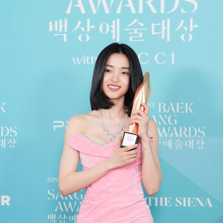 <p>Berkat aktingnya dalam drama Korea Jeongnyeon: The Star Is Born, Kim Tae Ri berhasil membawa pulang penghargaan Baeksang Arts Awards kategori Best Actress. (Foto: Instagram @management_mmm)</p>