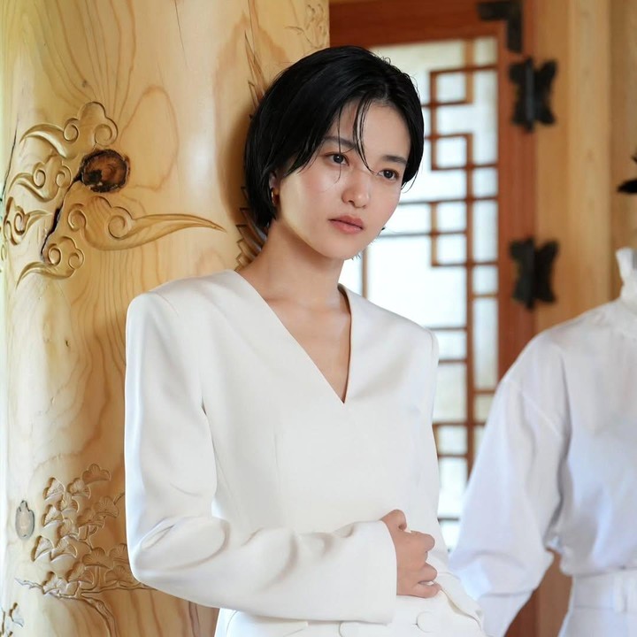 <p>Gaya rambut pendek Kim Tae Ri kala itu sempat viral. Ia disebut terlihat fresh dengan potongan rambut pendek. (Foto: Instagram @management_mmm)</p>