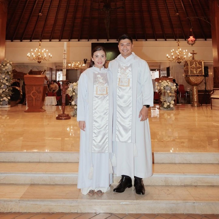 <p>Baru-baru ini, Chelsea dan Gleen kembali membagikan momen kebersamaan mereka dalam kegiatan keagamaan. Keduanya diberikan kepercayaan untuk mengemban tugas sebagai lektor di Gereja. "Pertama kalinya kami bertugas sebagai Lektor," tulis Glenn sebagai keterangan fotonya. (Foto: Instagram @glennalinskie/ @chelseaoliviaa)</p>