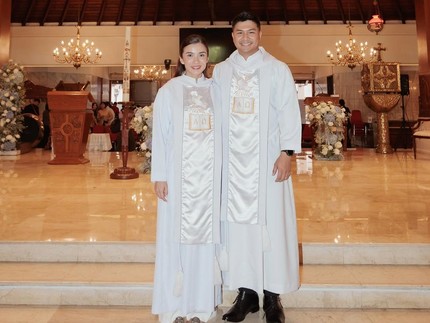 7 Potret Harmonis Chelsea Olivia dan Glenn Alinskie Jauh dari Gosip, Terbaru Jadi Lektor di Gereja