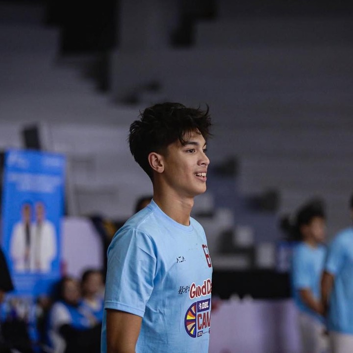 <p>Putra semata wayang Maudy Koesnaedi, Eddy Meijer, memiliki tubuh yang tinggi dan menjulang, Bunda. Saat ini, ia pun tengah asyik menekuni dunia olahraga basket. (Foto: Instagram: @eddy_mm)</p>