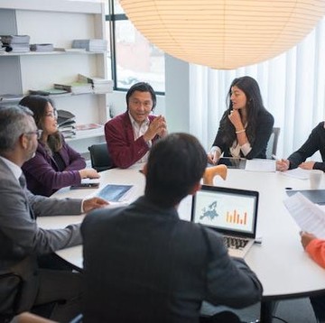 3 Kelebihan Seseorang dengan Kepribadian Ambivert Saat Menghadapi Dunia Kerja