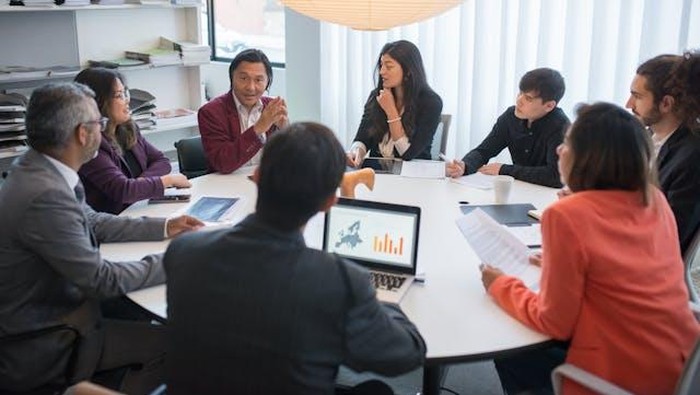 3 Kelebihan Seseorang dengan Kepribadian Ambivert Saat Menghadapi Dunia Kerja