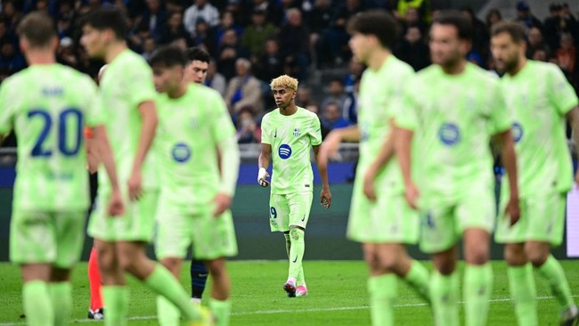 Hancur di Liga Champions, Barcelona Langsung Ditunggu El Clasico Barcelona menelan kekecewaan karena kalah dari Inter Milan di semifinal Liga Champions. Mereka tak boleh kecewa terlalu lama karena sudah ditunggu El Clasico.