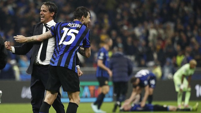 Drama 13 Gol yang Bawa Inter Milan ke Final Liga Champions Inter Milan lolos ke final Liga Champions lewat perjuangan luar biasa. Mereka mampu mengalahkan tim raksasa Spanyol Barcelona berkat drama 13 gol di semifinal.