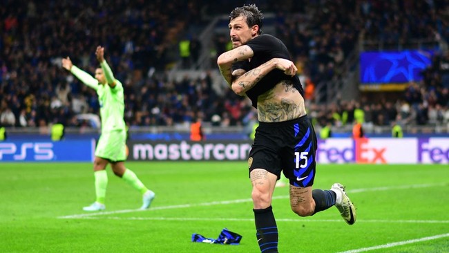 Tinggalkan Stadion Saat Inter Tertinggal 2-3, Fans Ditolak Masuk Lagi Ada momen menarik saat Inter Milan raih kemenangan dramatis 4-3 atas Barcelona pada leg kedua semifinal Liga Champions, Rabu (7/5) dini hari WIB.