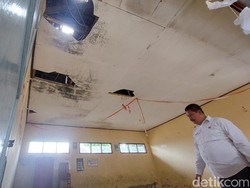 Plafon 3 Ruang Kelas SD di KBB Jebol Usai Diguyur Hujan Beberapa Hari