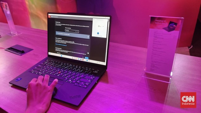 Lenovo meluncurkan lini laptop Thinkpad terbaru dengan fitur Aura Edition. Laptop segmen commercial ini dibanderol dengan harga Rp40 jutaan.
