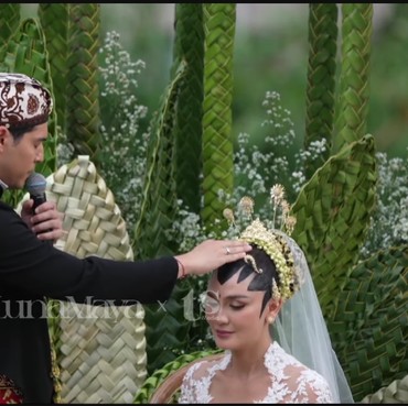 Kecupan di Dahi Luna Maya Usai Maxime Bouttier Ucap Doa Pengantin Baru