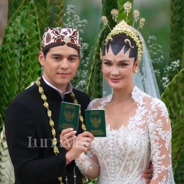 Beda Cara Wudhu Luna Maya dan Maxime Bouttier di Acara Siraman Jadi Sorotan