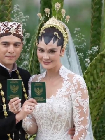 Resmi Menikah! 10 Potret Bahagia Pernikahan Luna Maya dan Maxime Bouttier