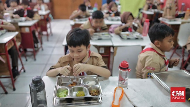 Hashim Ungkap Tak Ada Paksaan Anak-Anak Makan di Program MBG Utusan Khusus Presiden untuk Iklim dan Energi Hashim Djojohadikusumo menegaskan pemerintahan tak memaksa anak-anak untuk makan di program MBG.
