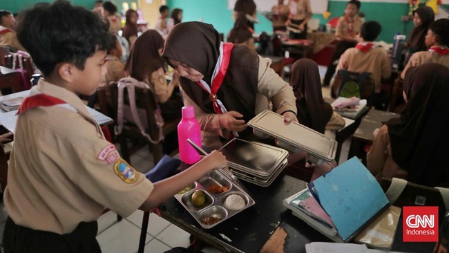 Menteri PPN/Kepala Bappenas Rachmat Pambudy memperkirakan cakupan program MBG akan melonjak signifikan jadi 20 juta orang pada Agustus 2025.