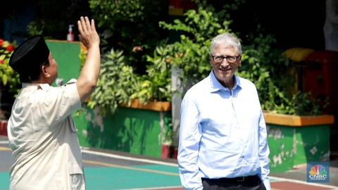 presiden-ri-prabowo-subianto-bersama-tokoh-filantropi-dunia-bill-gates-meninjau-langsung-pelaksanaan-program-makan-bergizi-gra-1746594973923_169