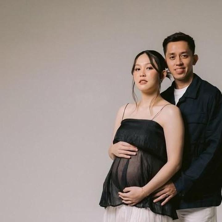 <p>Ribka Sugiarto dan Muhammad Rian Ardianto baru saja mengumumkan kabar kehamilan pertama ke publik. Ribka Sugiarto memamerkan baby bump kehamilannya yang sudah terlihat besar di instagram. (Foto: @ribkasugiarto).</p>