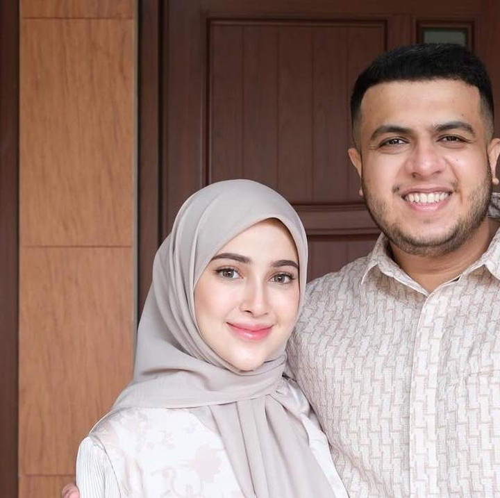 <p>Selebgram Miskah Shafa dan Yislam Aljaidi resmi menikah pada 19 Oktober 2024. Beberapa bulan menikah, Miskah mengumumkan kehamilannya ke publik. Ia mengunggah video reaksi suami saat tahu dirinya hamil anak pertama. (Foto: @miskashf).</p>