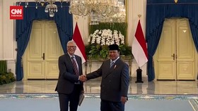 VIDEO: Momen Prabowo Sambut Bill Gates di Istana Negara
